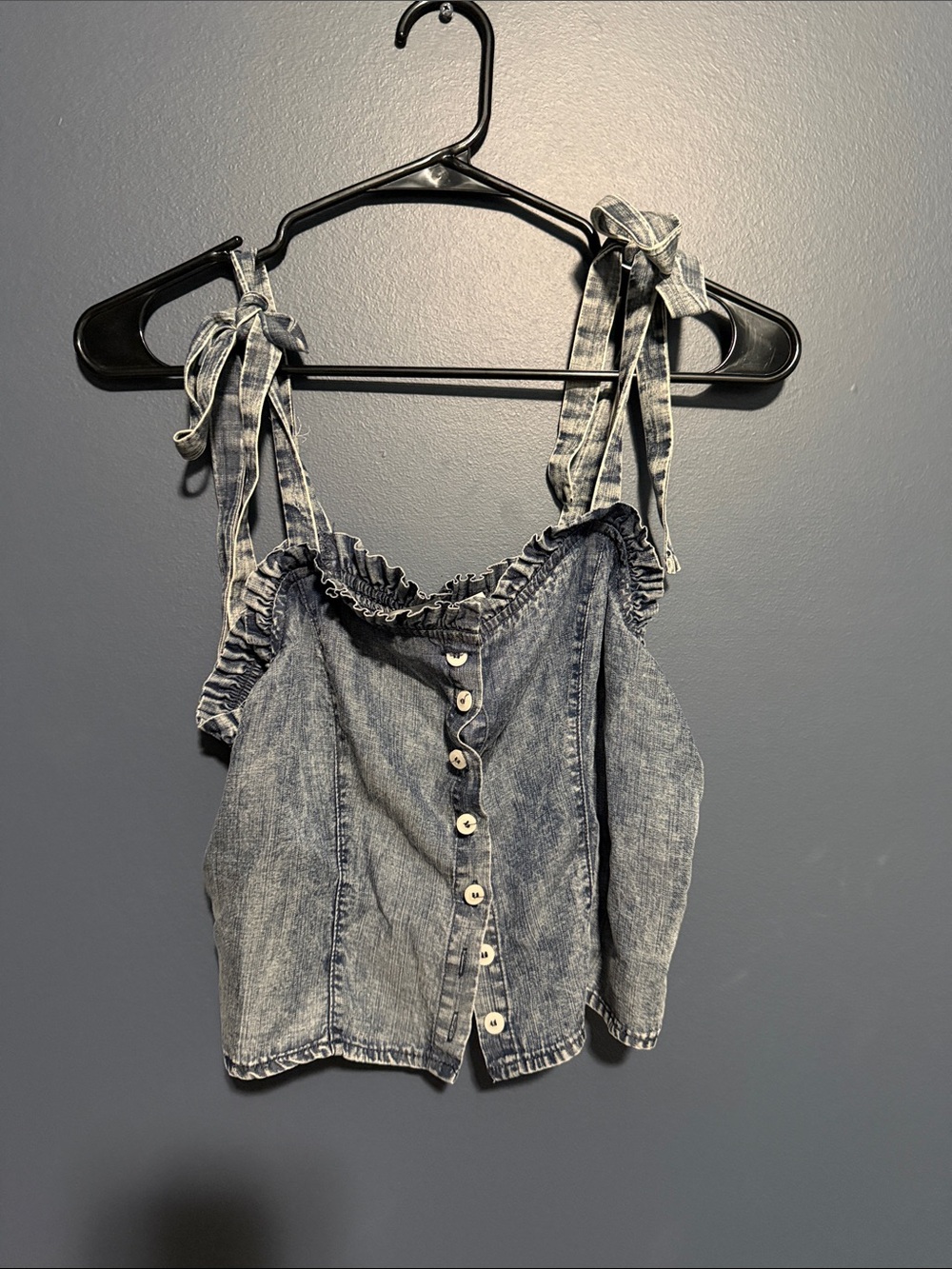 eesome Denim Ruffled Tie-Shoulder Button-Front Tank - Blue